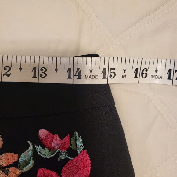 Express Women's Floral Embroidered Straight Pencil Mini Skirt Size 6 Black - Picture 4 of 9